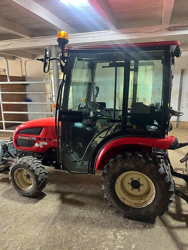 Branson Traktor 2100