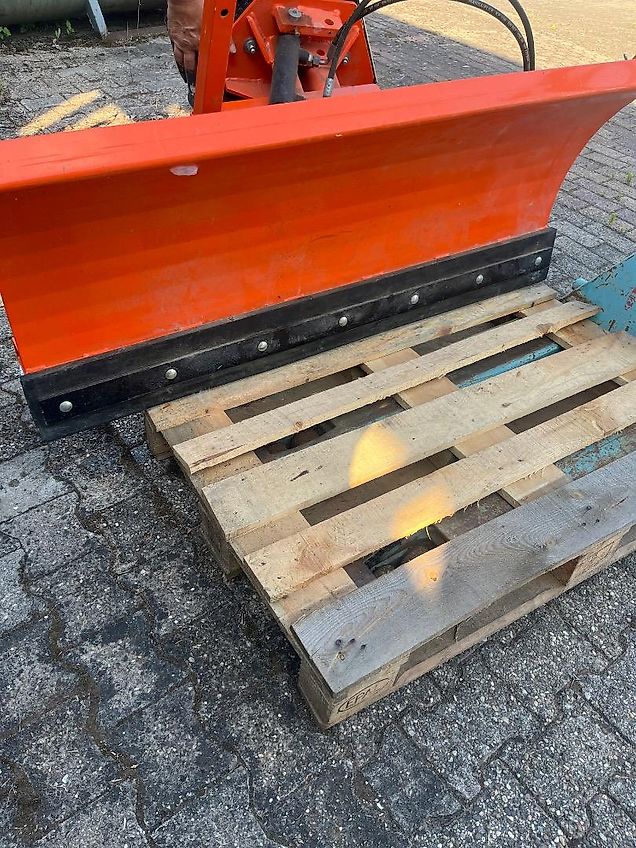 Branson Traktor 2100