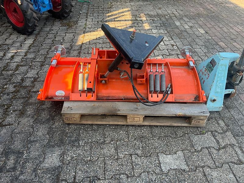 Branson Traktor 2100