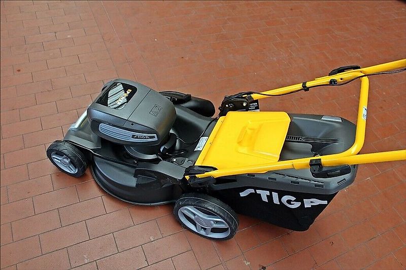 Stiga COMBI 955 SQ AE, Akku-Rasenmäher