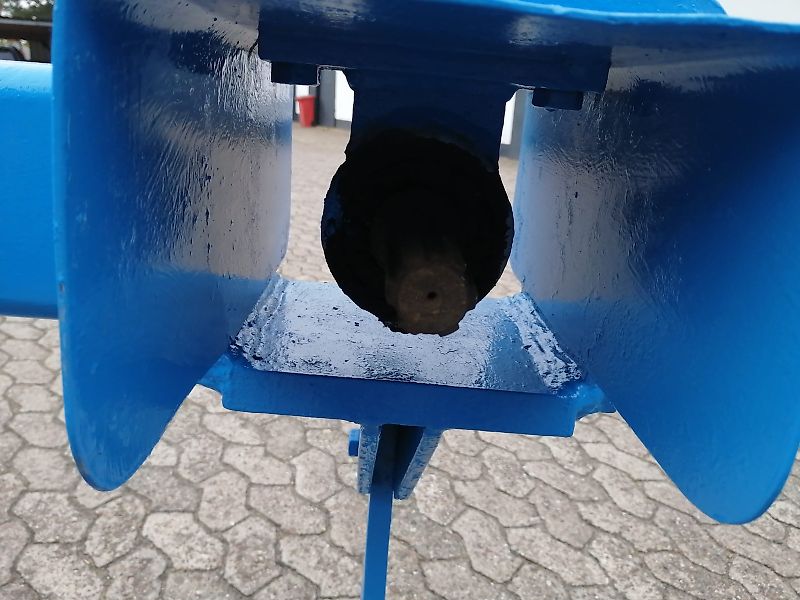 Lemken Topas 300 Lemken Kurzgrubber 2 Balkig mit 9 Stielen Scharabstand 670mm im Balken bei 9Scharen 335mm Doppelherzschare optional Flügelschare mit Hitch&Zapwellenanbaubock 500mm Stützräde rzur Tiefenführung Kein Amazone TL Vorbaugrubber