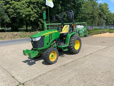 John Deere 3046R ROPS IT