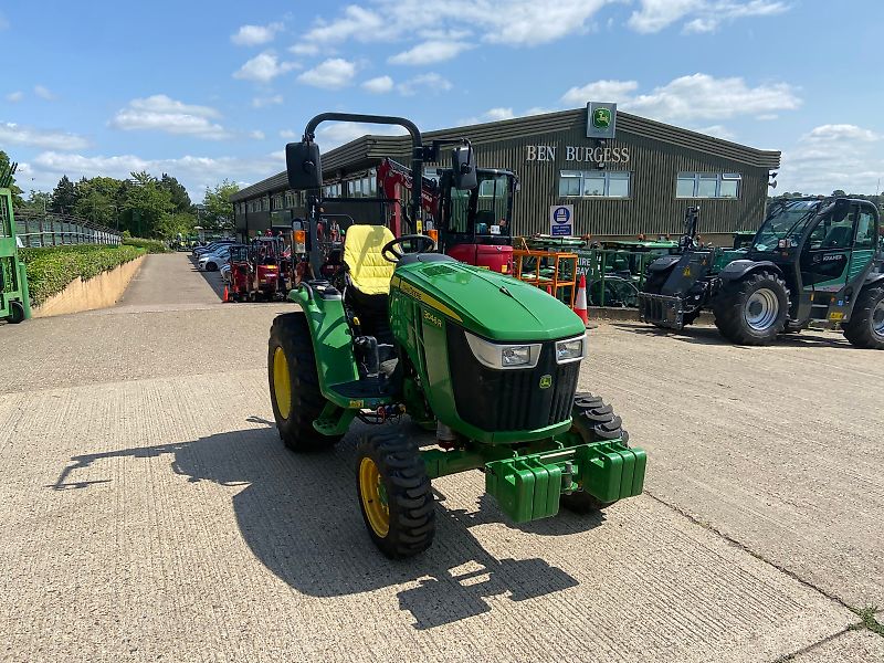 John Deere 3046R ROPS IT