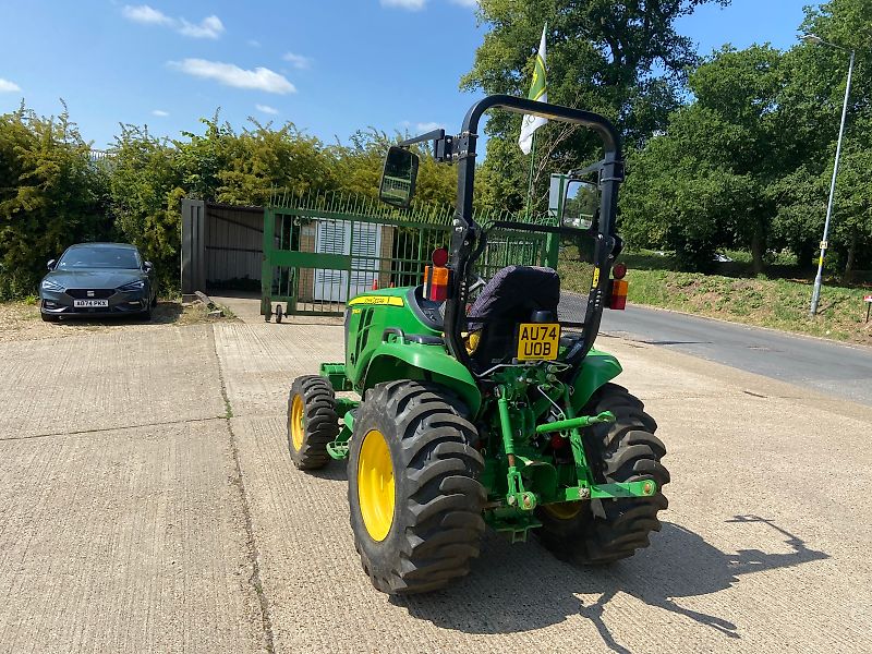 John Deere 3046R ROPS IT