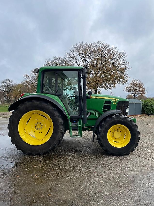 John Deere 6330