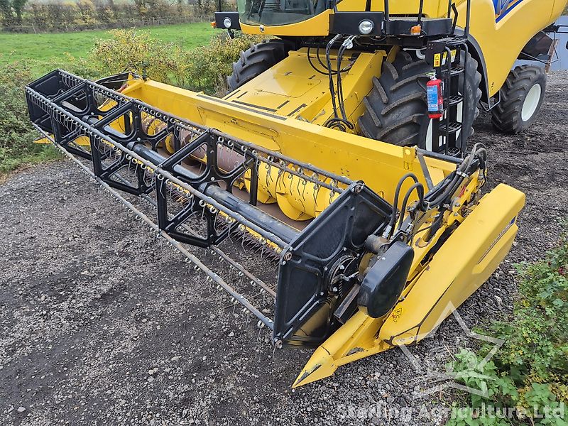 New Holland CX6080 Combine