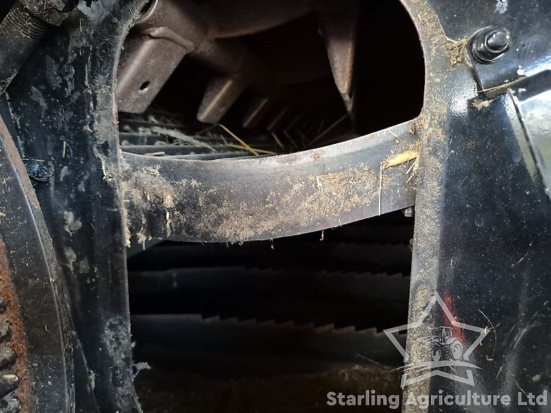 New Holland CX6080 Combine