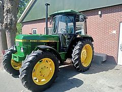 John Deere 2140