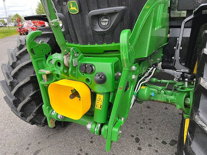 John Deere 6130R