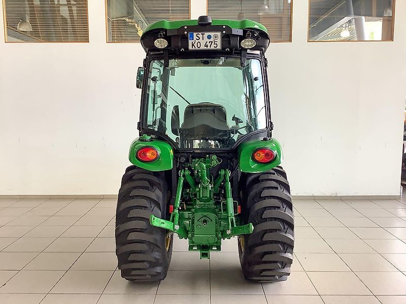 John Deere 3046R