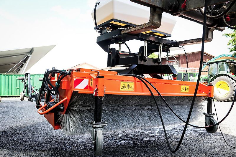 Pronar ZM 2000 Kehrmaschine 2m + Seitenbesen