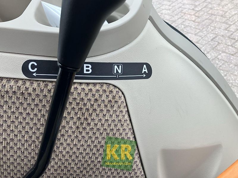 John Deere 3039R #694696