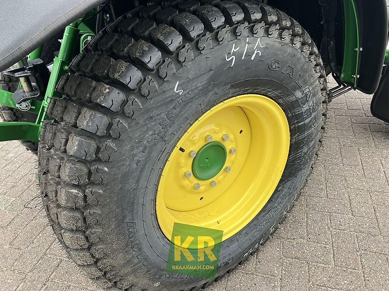 John Deere 3039R #694696