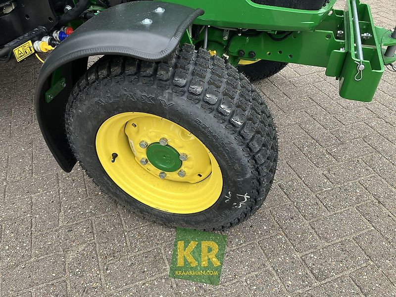 John Deere 3039R #694696