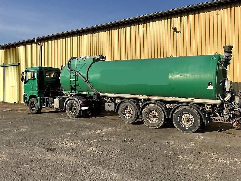 Stapel und MAN MAN TGS 18.360 4x4 BLS (Agro LOF) und Stapel 3-Achs Tanksattelauflieger