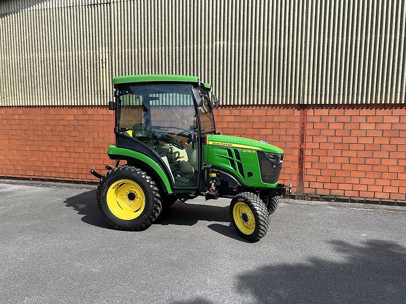 John Deere 2032R