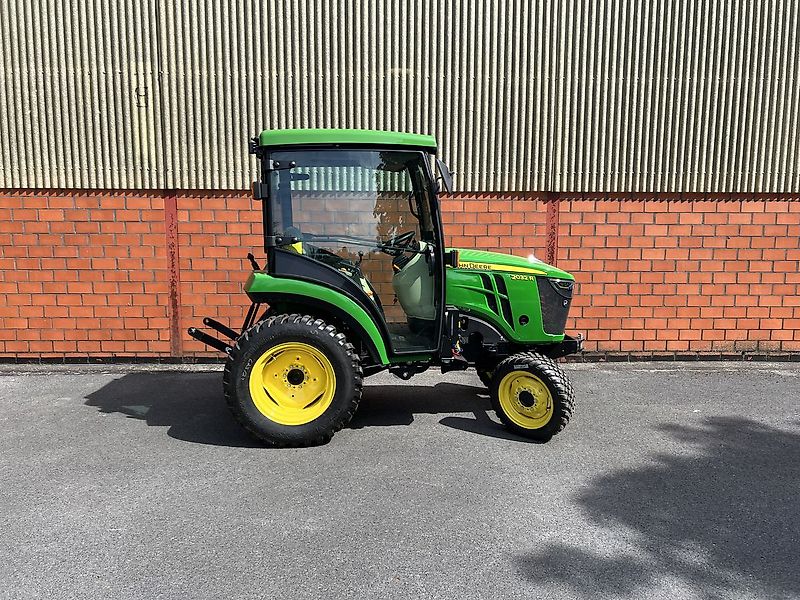 John Deere 2032R