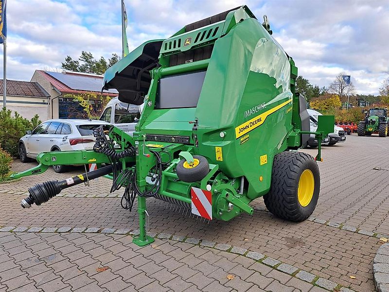 John Deere V461M