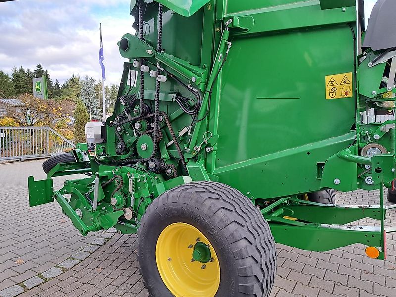 John Deere V461M