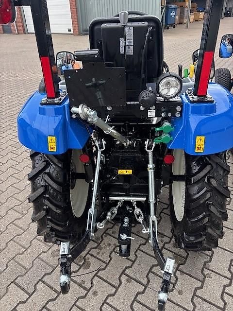 New Holland BOOMER 25 HST
