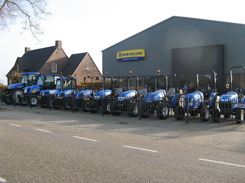 New Holland BOOMER 25 HST