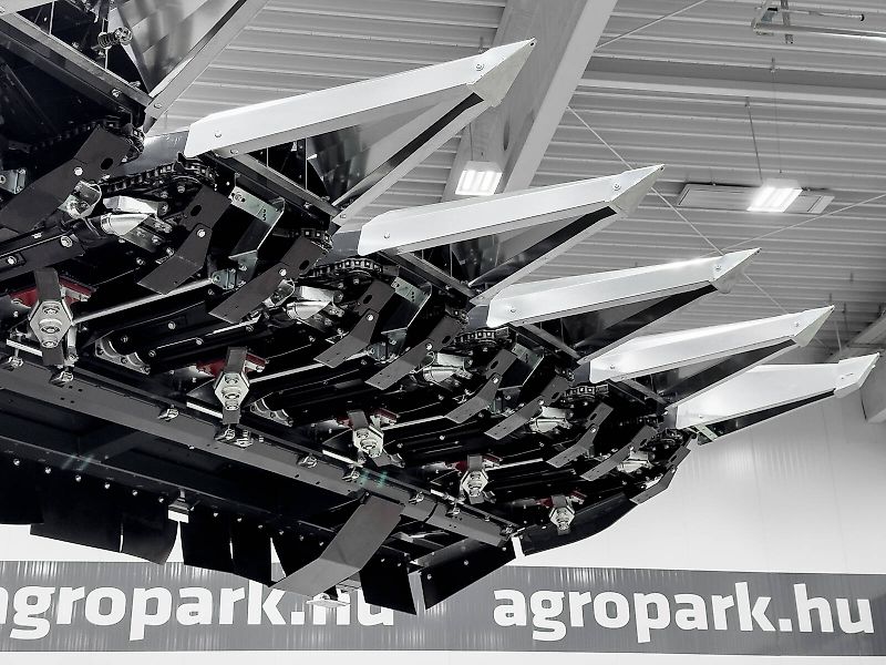 Tecnomais TMRP4 6R-F 6 row (75 cm), foldable corn header, for Case IH and New Holland combines