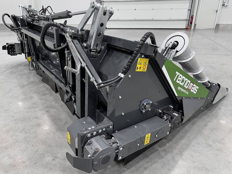 Tecnomais TMRP4 6R-F 6 row (75 cm), foldable corn header, for Case IH and New Holland combines