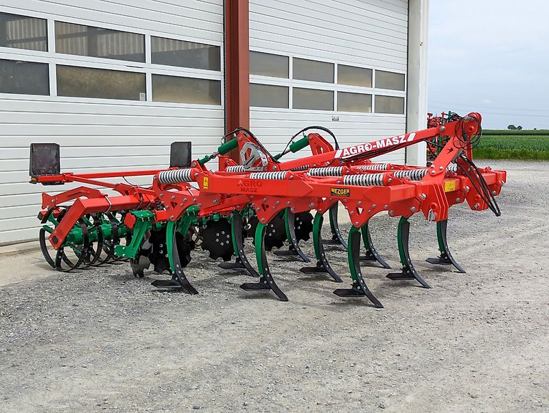 AGRO-MASZ Runner 30 gefedert, Rohrwalze 600 mm