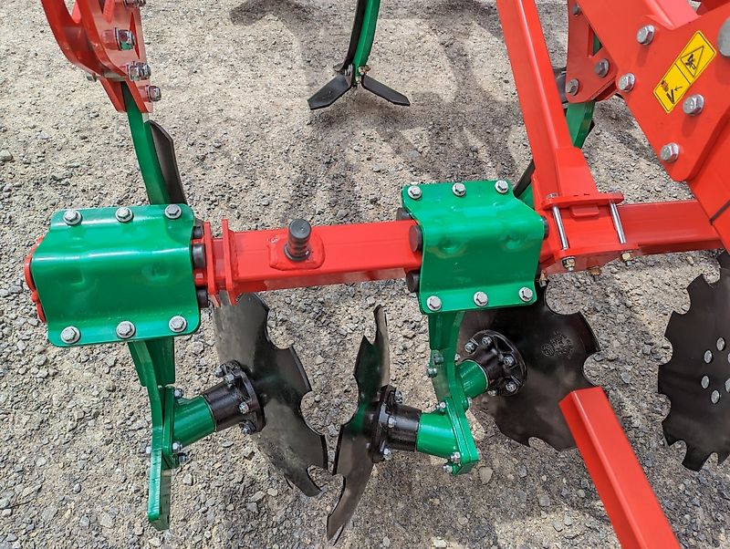 AGRO-MASZ Runner 30 gefedert, Rohrwalze 600 mm