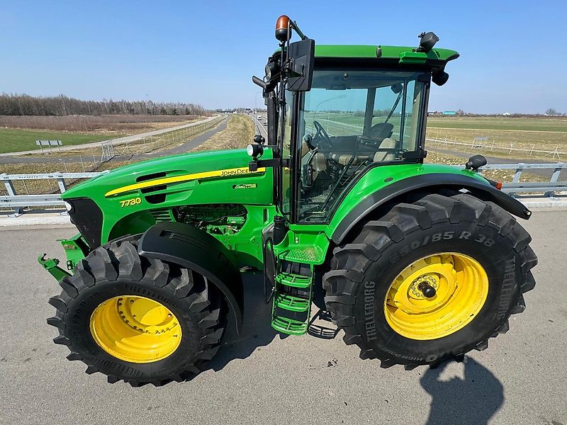 John Deere 7730