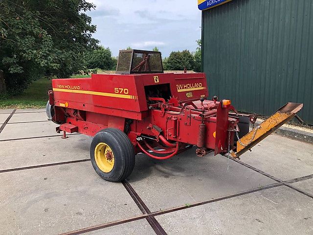 New Holland 570