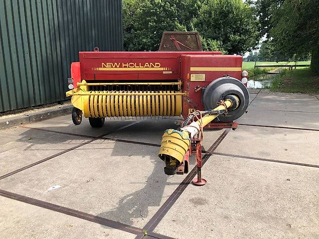 New Holland 570