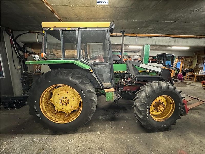 John Deere 2140