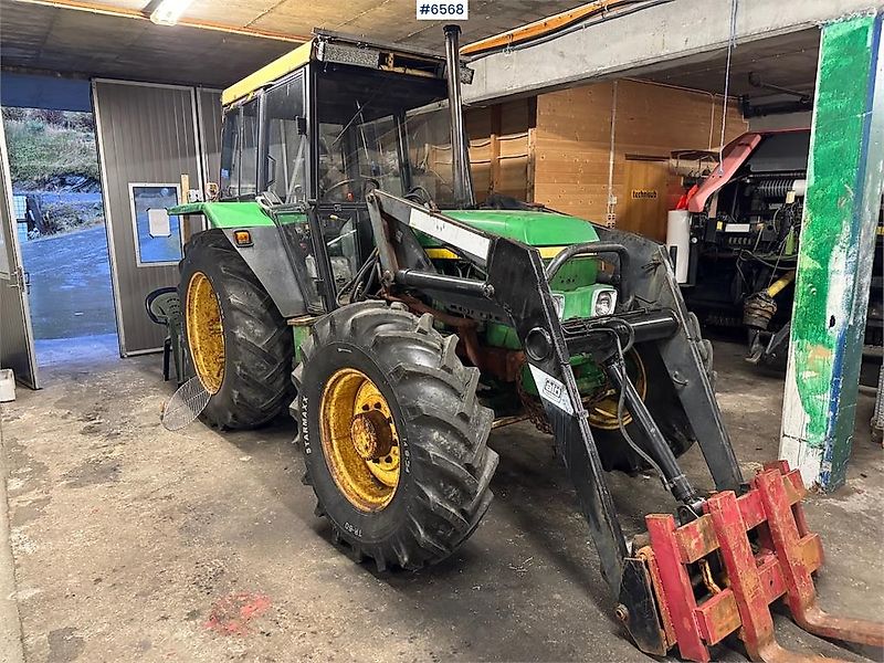 John Deere 2140