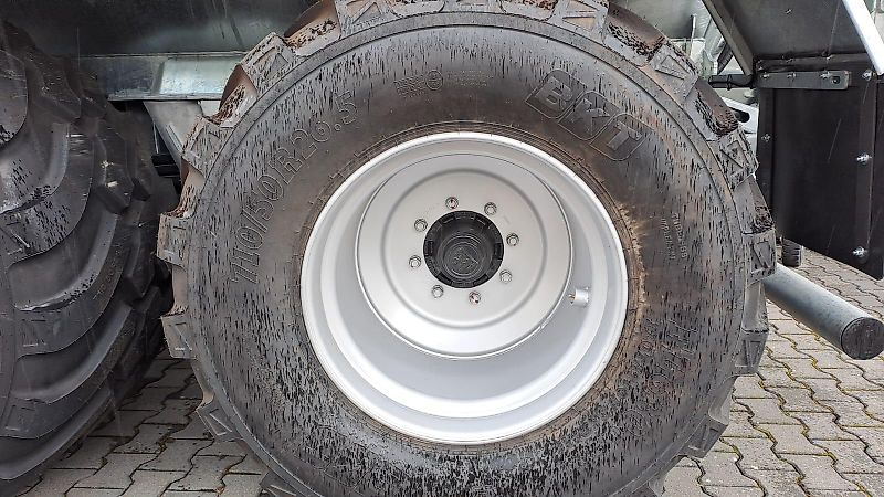 Fliegl VFW 12000L MaxxLine Vakuumfasswagen mit 12m Skate Schleppschuh