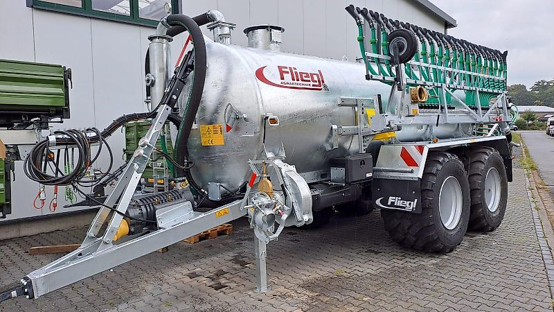 Fliegl VFW 12000L MaxxLine Vakuumfasswagen mit 12m Skate Schleppschuh