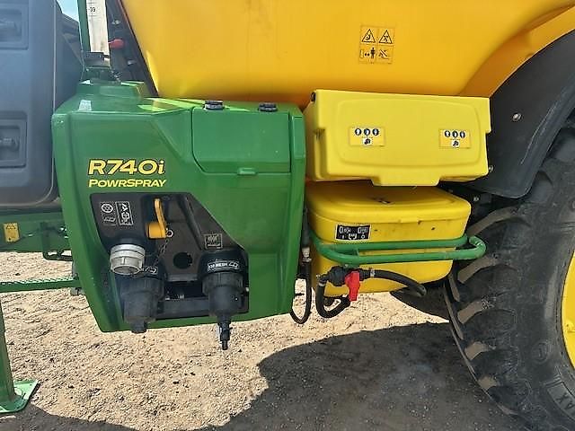 John Deere R740i