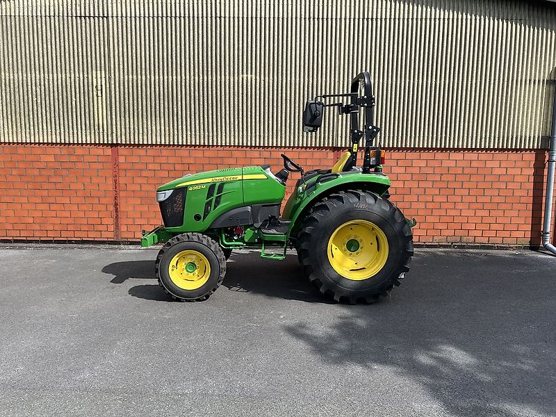 John Deere 4052M