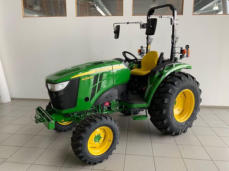 John Deere 4052M