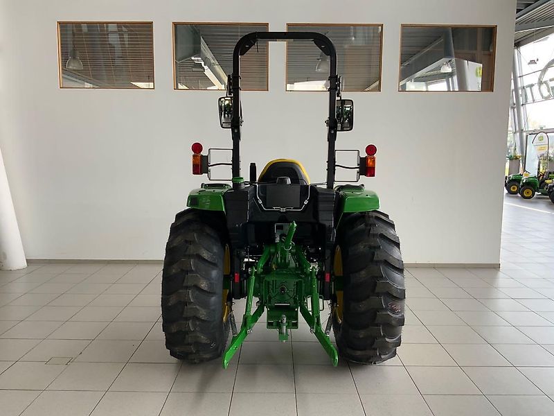 John Deere 4052M