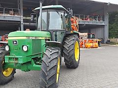 John Deere 2140