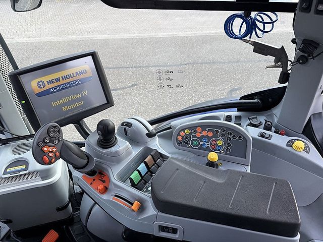 New Holland T7.270 AC 10 Years Blue Power Edition