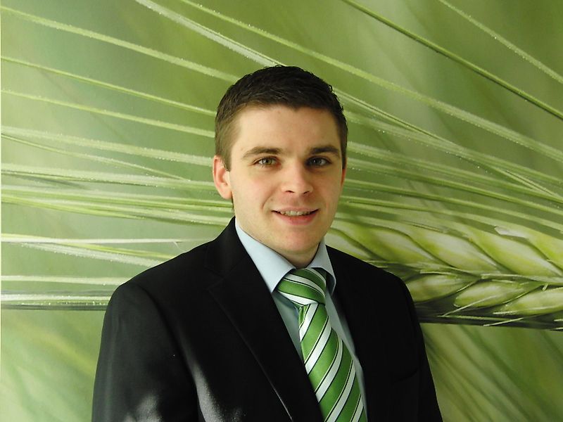 Persona de contacto Sr. Hermann Bangert